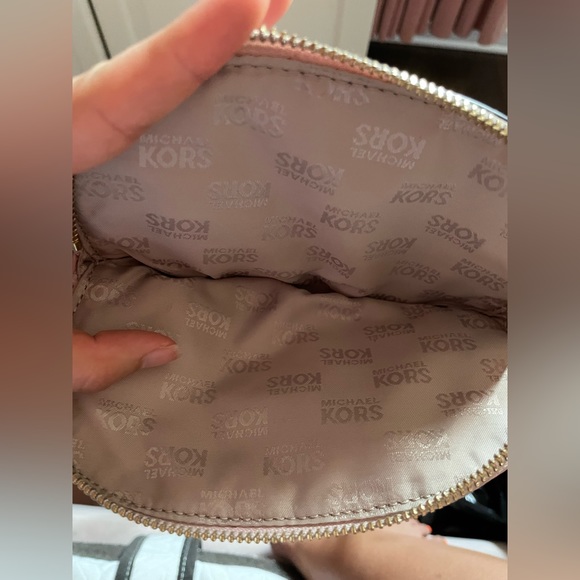 Michael Kors Pink crossbody - Picture 3 of 4